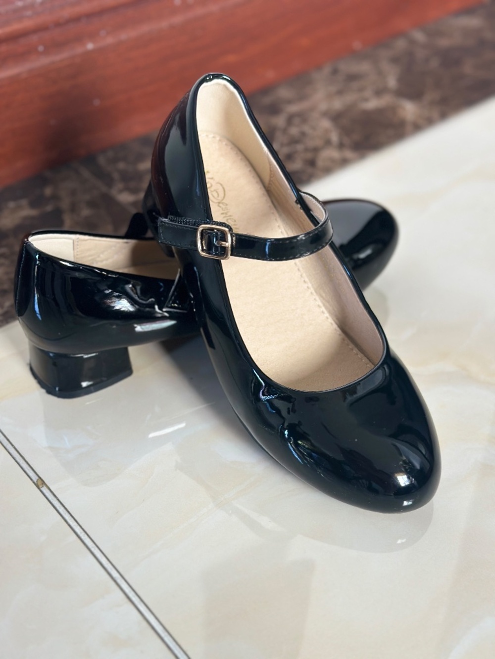 Black stylish  formal dress shoes with heel for girls